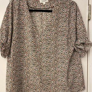 Woman's Bohme Floral Blouse Top. Ruffle Sleeves. Casual Or Office VNeck Size S